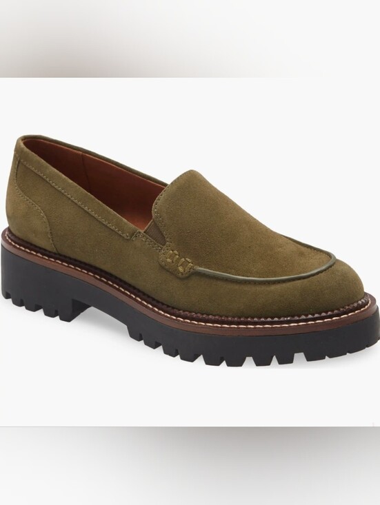 Caslon Shoes - Caslon Olive Green Loafer Pre owned in Excellent condition W Size 6.5